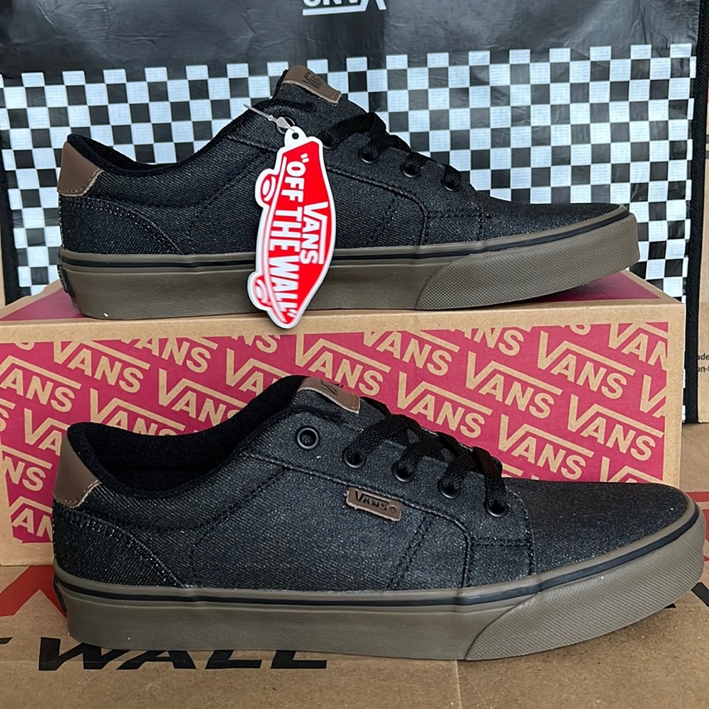 Vans Men’s Bishop
(Waxed Denim) Black/Gum
VN000NLUAKS 
Sneakers